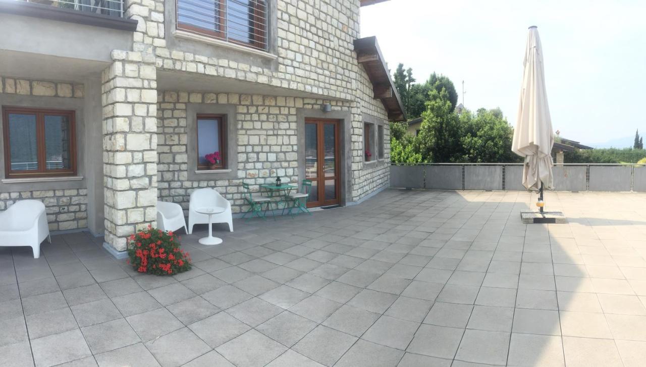 Vela Di Soleville Camere Con E Senza Vista Lago Con Ristorante & Pizzeria Sale Marasino Exterior photo