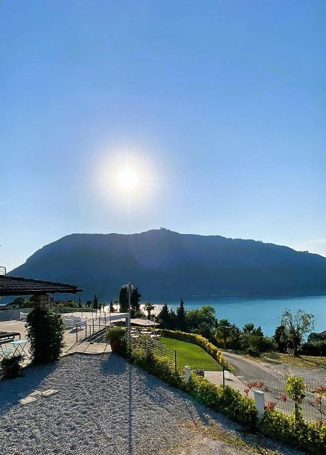 Vela Di Soleville Camere Con E Senza Vista Lago Con Ristorante & Pizzeria Sale Marasino Exterior photo